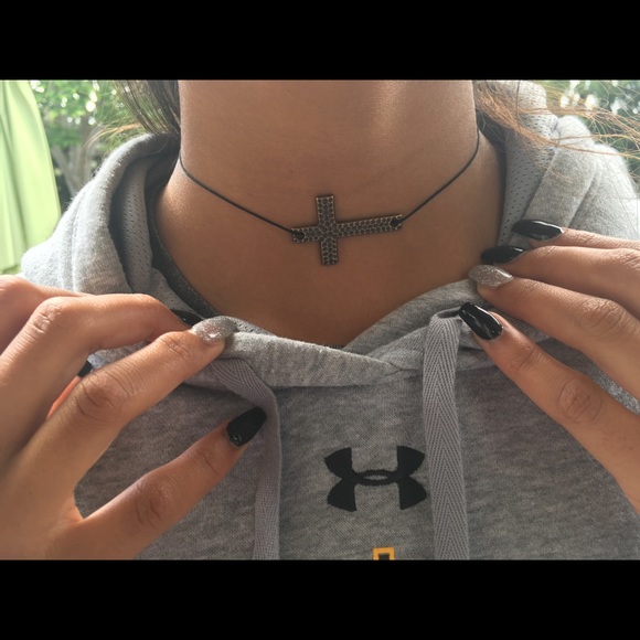 Cross Chocker - Picture 2 of 3